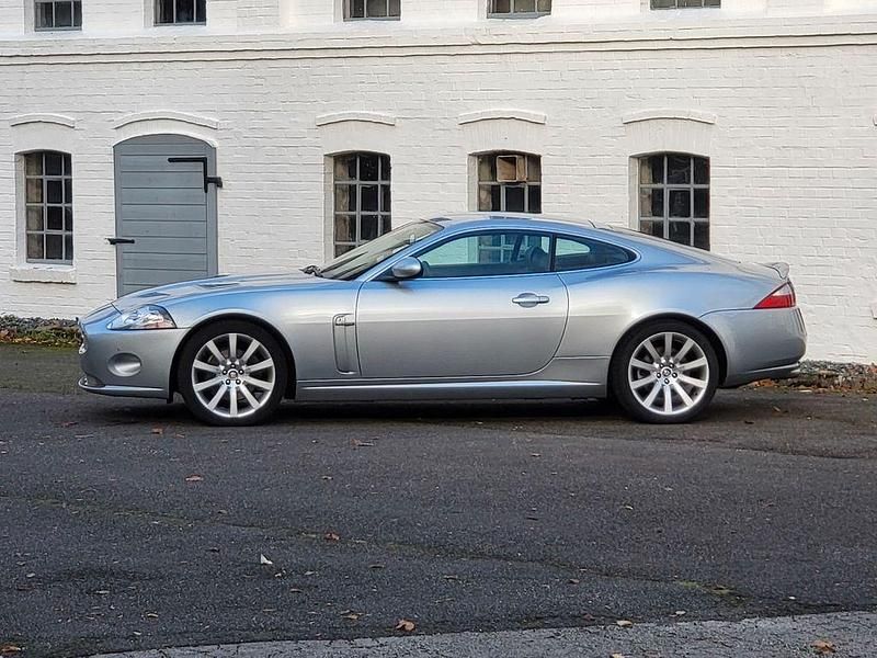 Silber Gebraucht 2008 Jaguar XK | 21.900 € - Bild 1/4