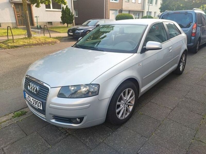 Silber (metallic) Gebraucht 2007 Audi A3 Attraction Limousine | 2.900 € (Guter Preis) - Bild 1/4