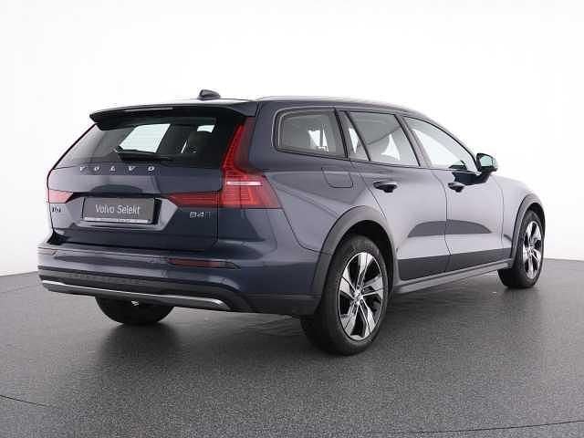 Gebraucht Volvo V60 CC 145 PS (106 kW) 2023 Kombi