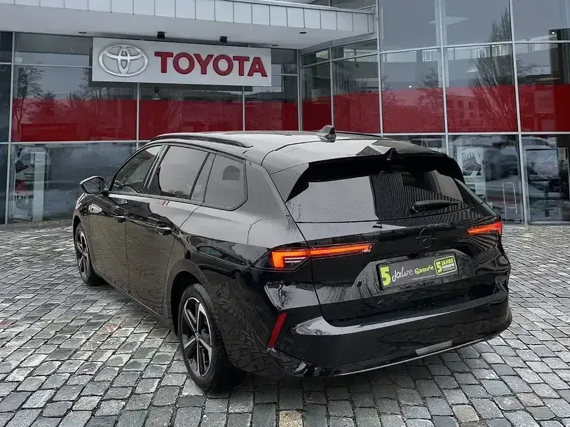 Gebraucht Opel Astra 131 PS (96 kW) 2025 Lackierung schwarz perla nera/ Kombi