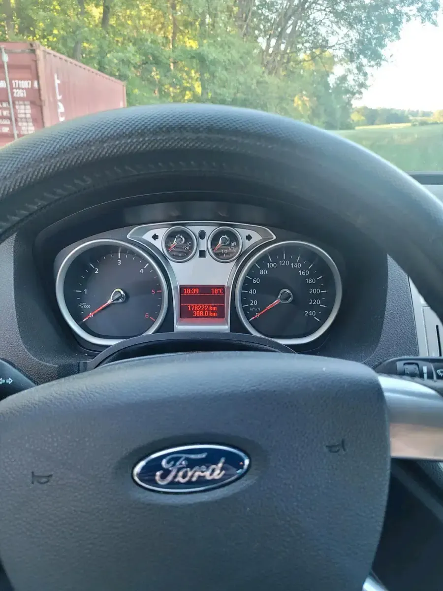 Gebraucht Ford Kuga 140 PS (102 kW) 2011 Weiß SUV