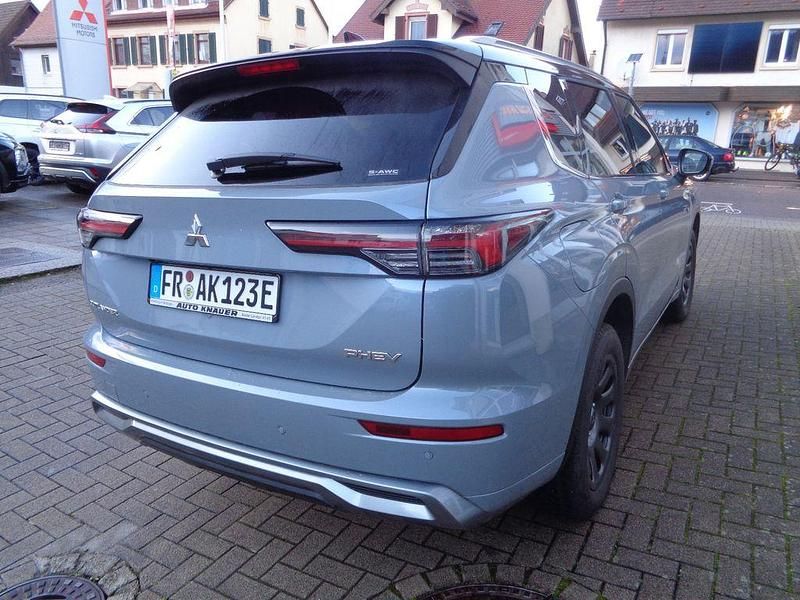 Gebraucht Mitsubishi Outlander P-HEV Top 136 PS (100 kW) 2025 Grau SUV