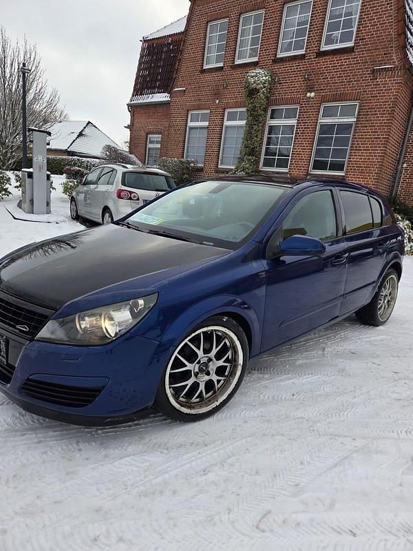 Blau Gebraucht 2004 Opel Astra Kleinwagen | 1.350 € (Fairer Preis) - Bild 1/4