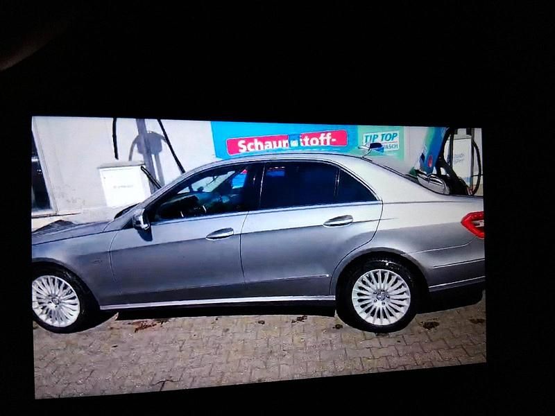 Gebraucht Mercedes E220 170 PS (125 kW) 2012 Silber Limousine