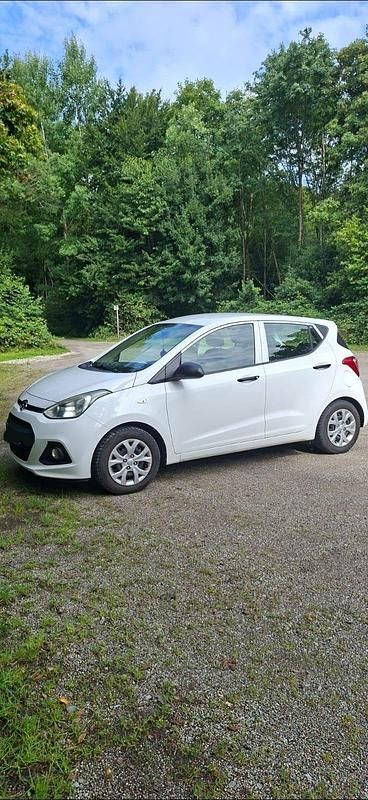 Weiß Gebraucht 2014 Hyundai i10 Classic Kleinwagen | 5.300 € (Superpreis) - Bild 1/4
