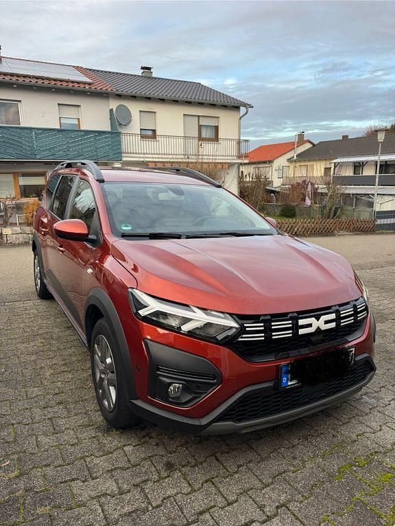 Braun Gebraucht 2023 Dacia Jogger Expression Van / Kleinbus | 17.000 € (Fairer Preis) - Bild 1/4