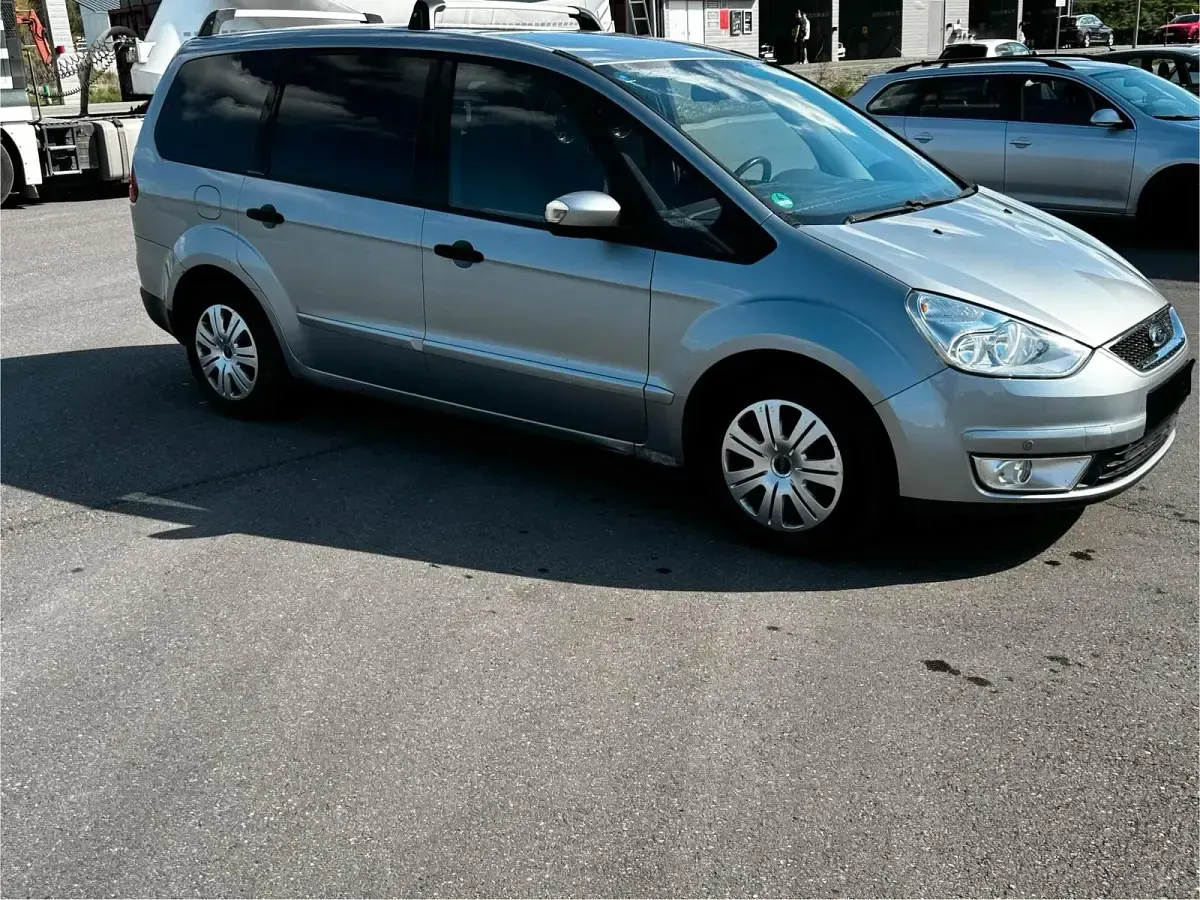 Second-hand Ford Galaxy 140 CP (102 kW) 2009 Argintiu Monovolum