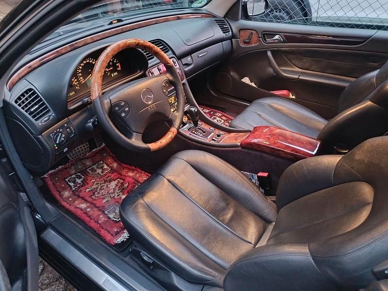 Schwarz Gebraucht 2002 Mercedes CLK200 Elegance Cabrio | 13.300 € - Bild 1/4