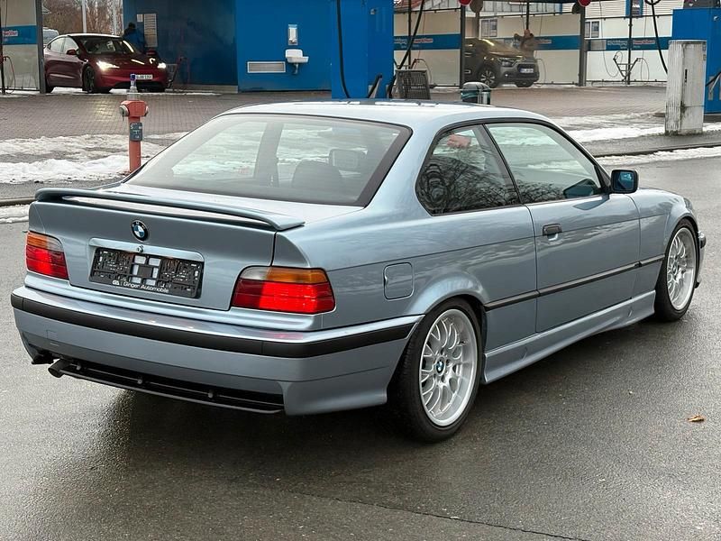 Gebraucht BMW 320 M Sport 150 PS (110 kW) 1992 Blau Coupé
