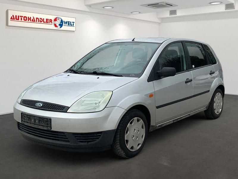 Gebraucht Ford Fiesta Ambiente 80 PS (58 kW) 2002 Silber Kleinwagen