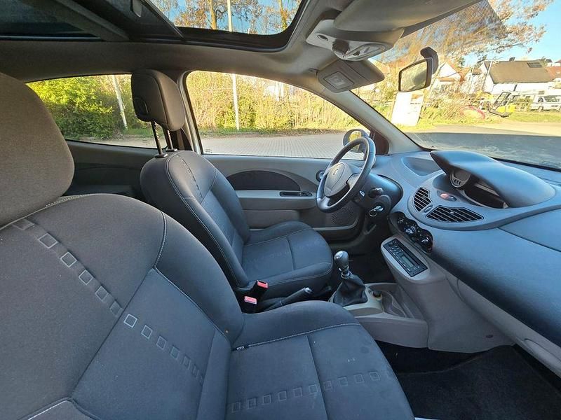 Second-hand Renault Twingo 76 CP (55 kW) 2009 Alb Hatchback