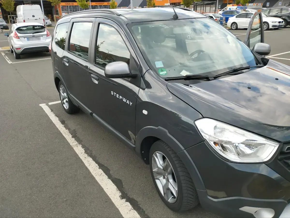 Gebraucht Dacia Lodgy Stepway 131 PS (96 kW) 2020 Schwarz Van / Kleinbus