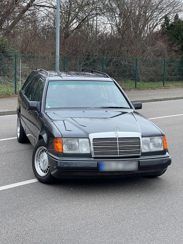 Gebraucht Mercedes E230 132 PS (97 kW) 1992 Schwarz Kombi