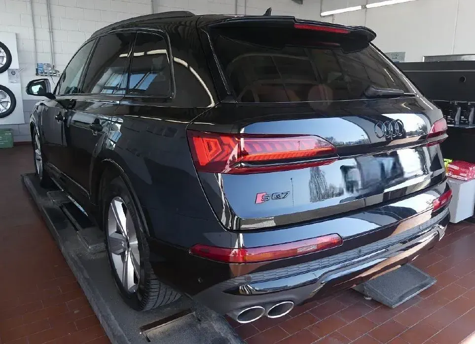 Gebraucht Audi SQ7 Competition 507 PS (372 kW) 2023 Schwarz SUV