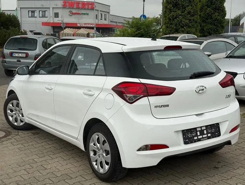 Gebraucht Hyundai i20 GO! 75 PS (55 kW) 2018 Weiß Limousine
