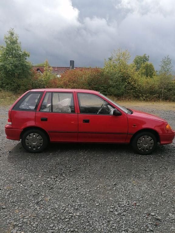 Rot Gebraucht 2003 Suzuki Swift GLX Limousine | 550 € (Teuer) - Bild 1/4