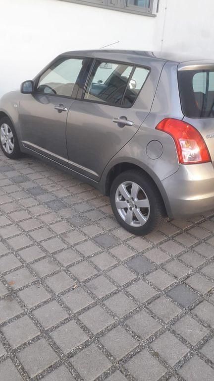 Grau Gebraucht 2009 Suzuki Swift Comfort Limousine | 1.900 € (Guter Preis) - Bild 1/4