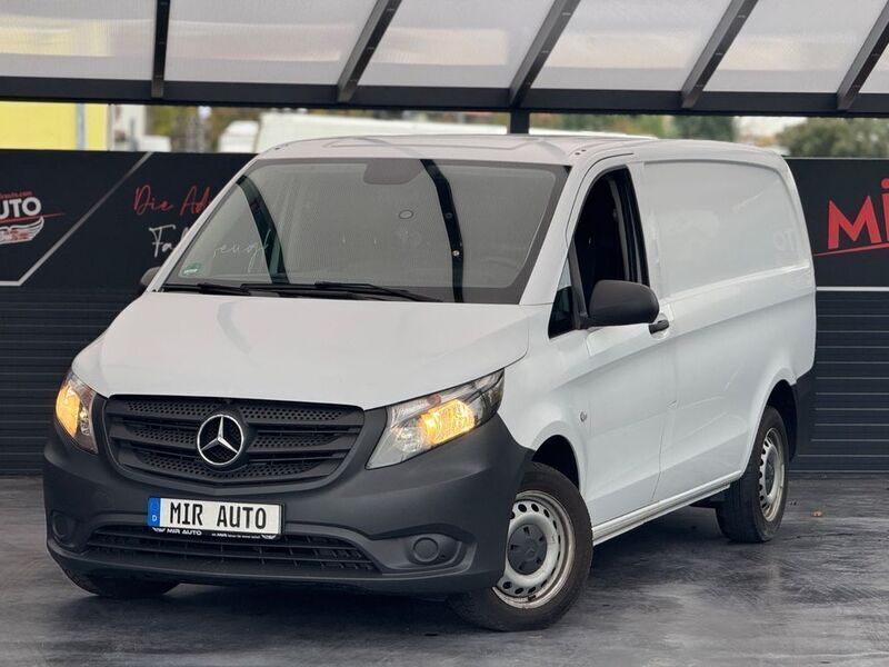 Weiß Gebraucht 2017 Mercedes Vito Van / Kleinbus | 17.900 € (Teuer) - Bild 1/4