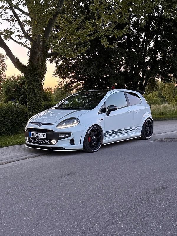 Weiß Gebraucht 2013 Fiat Punto Evo Abarth Kleinwagen | 18.499 € - Bild 1/4