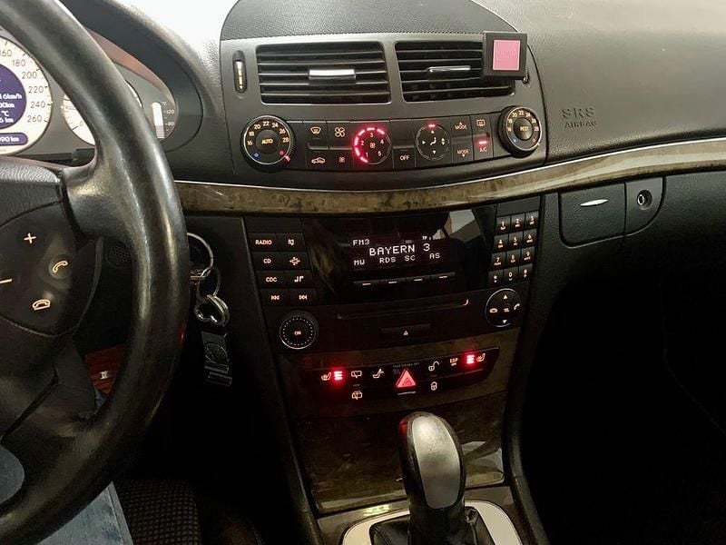 Gebraucht Mercedes E220 Classic 150 PS (110 kW) 2005 Schwarz Kombi