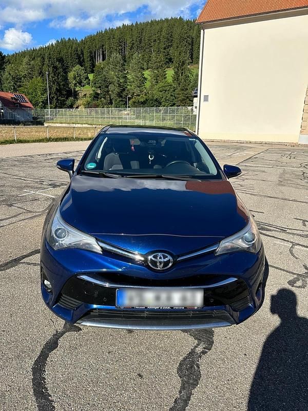 Blau Gebraucht 2017 Toyota Avensis Edition-S Kombi | 14.999 € (Fairer Preis) - Bild 1/4