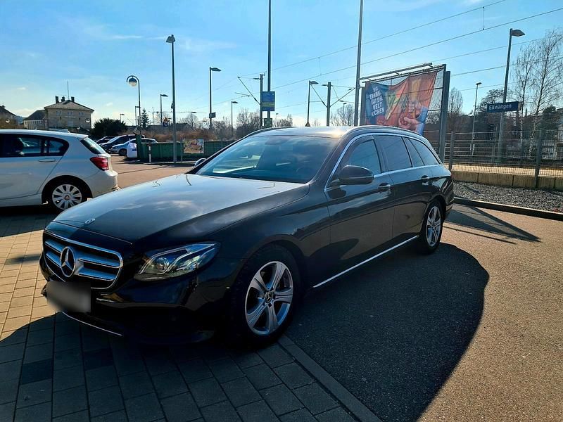 Gebraucht Mercedes E220 Avantgarde 194 PS (142 kW) 2017 Schwarz Kombi