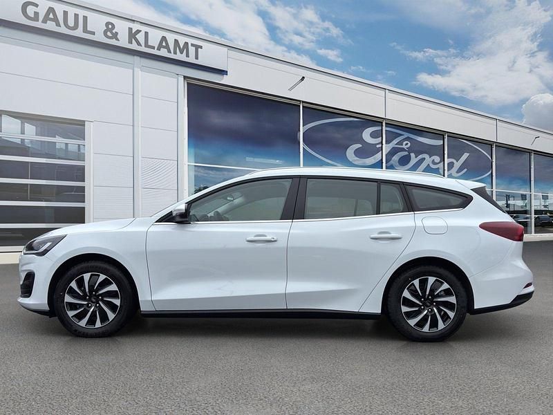 Neu Ford Focus Titanium 125 PS (91 kW) 2025 Frostweiß Limousine