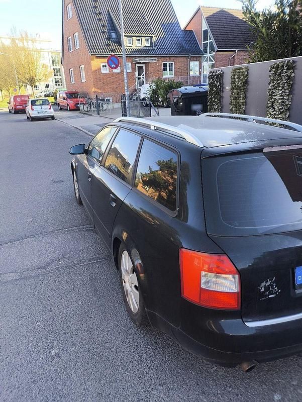 Gebraucht Audi A4 131 PS (96 kW) 2002 Schwarz Kombi