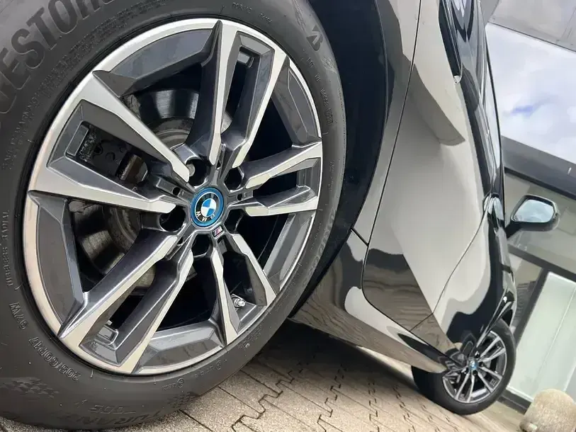 Gebraucht BMW 225 M Sport 136 PS (100 kW) 2023 Saphirschwarz Van / Kleinbus