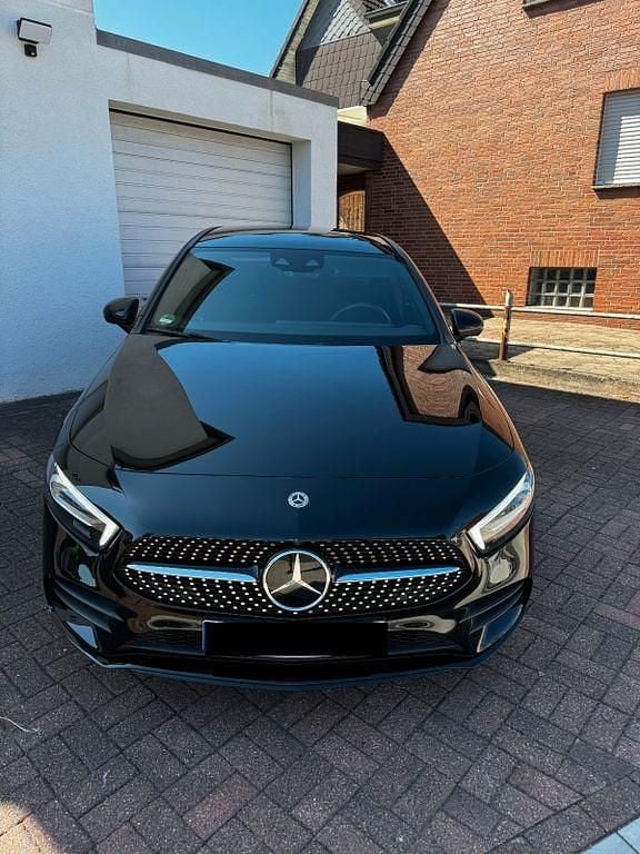 Schwarz Gebraucht 2023 Mercedes A250 AMG Limousine | 34.900 € (Teuer) - Bild 1/4