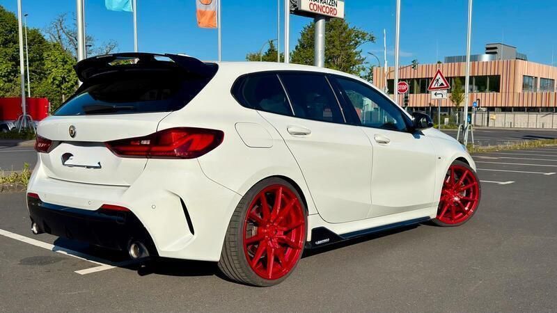 Weiß Gebraucht 2021 BMW 120 Performance Kleinwagen | 30.500 € (Teuer) - Bild 1/4