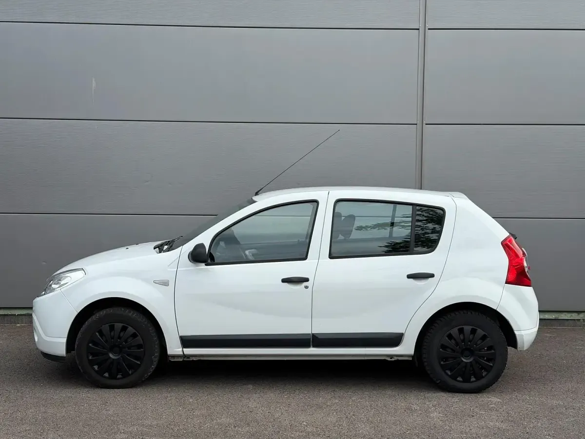 Gebraucht Dacia Sandero 75 PS (55 kW) 2010 Weiß Limousine