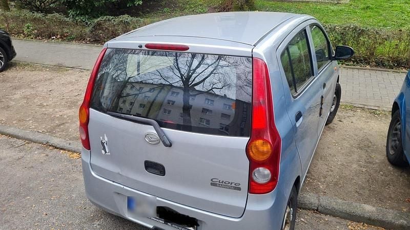 Gebraucht Daihatsu Cuore 60 PS (44 kW) 2009 Silber Kleinwagen