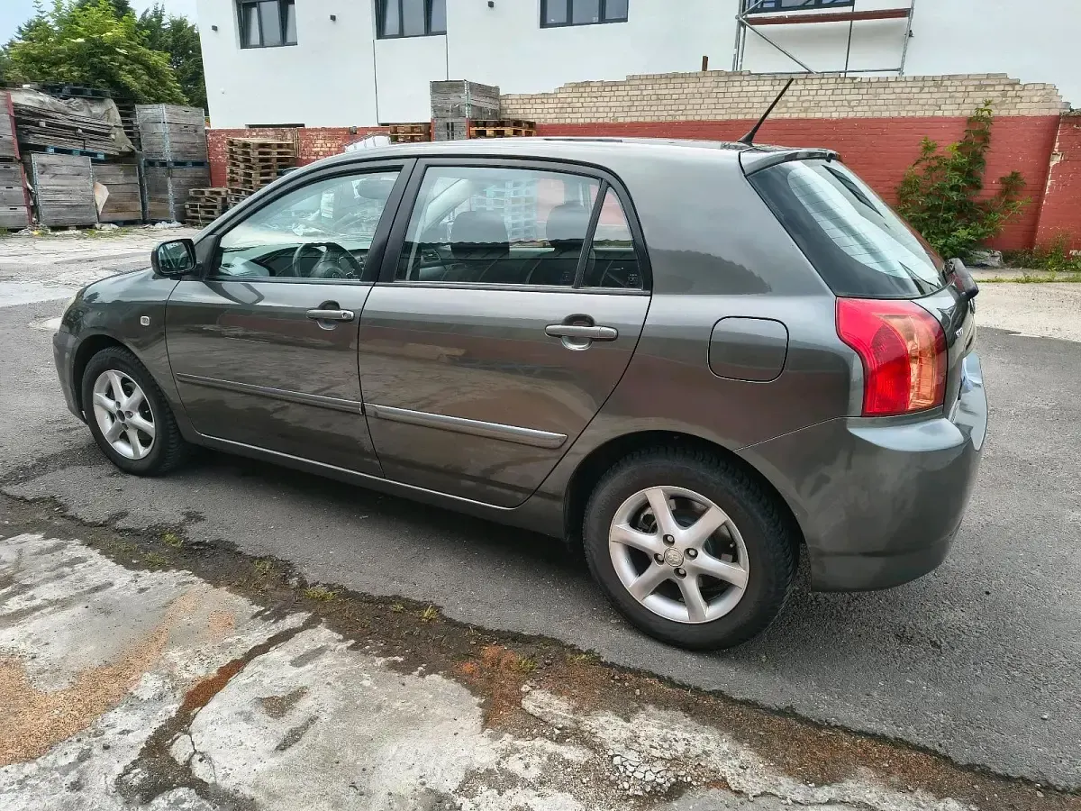 Gebraucht Toyota Corolla 90 PS (66 kW) 2005 Grau Kleinwagen