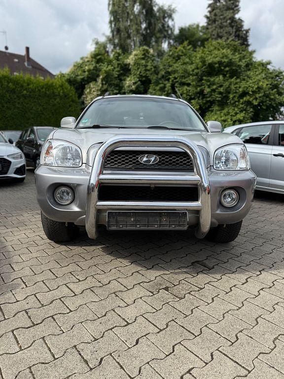 Silber Gebraucht 2004 Hyundai Santa Fe GLS SUV | 1.800 € - Bild 1/4
