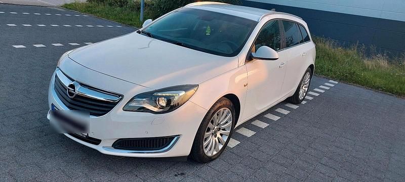 Weiß Gebraucht 2016 Opel Insignia Kombi | 7.499 € (Etwas zu teuer) - Bild 1/4