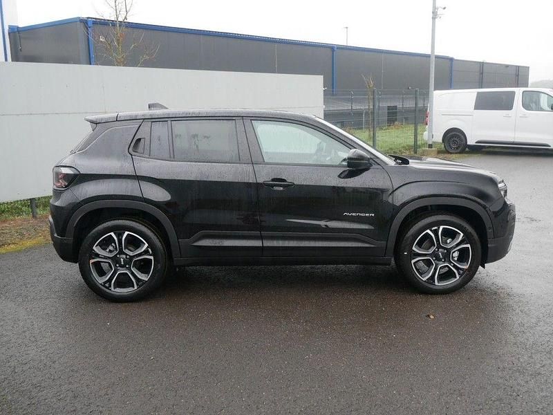 Neu Jeep Avenger Summit 101 PS (74 kW) 2026 Schwarz SUV