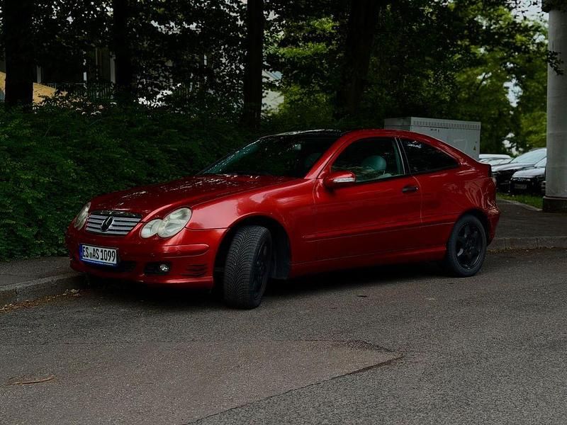 Orange Gebraucht 2006 Mercedes C220 Coupé | 2.300 € (Fairer Preis) - Bild 1/4