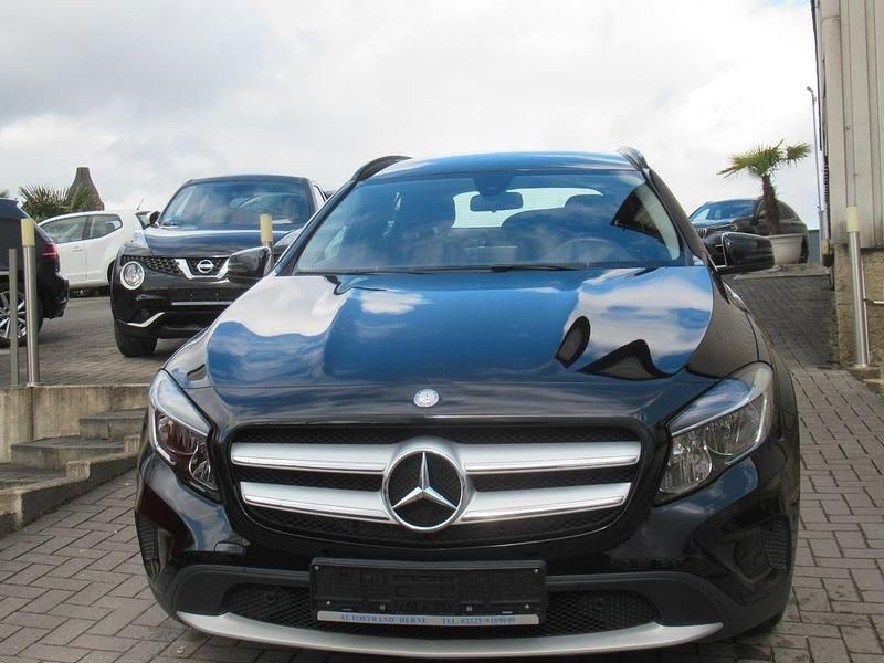 Schwarz Gebraucht 2016 Mercedes GLA180 SUV | 14.490 € (Fairer Preis) - Bild 1/4