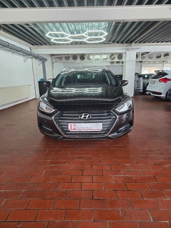 Gebraucht Hyundai i40 Style 165 PS (121 kW) 2016 Braun Kombi