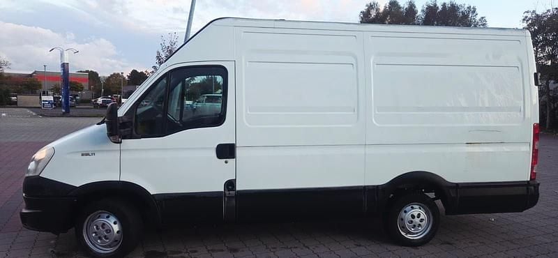 Gebraucht Iveco Daily 106 PS (77 kW) 2014 Weiß Limousine