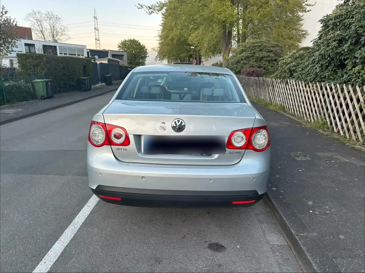 Gebraucht VW Jetta 150 PS (110 kW) 2006 Grau Limousine