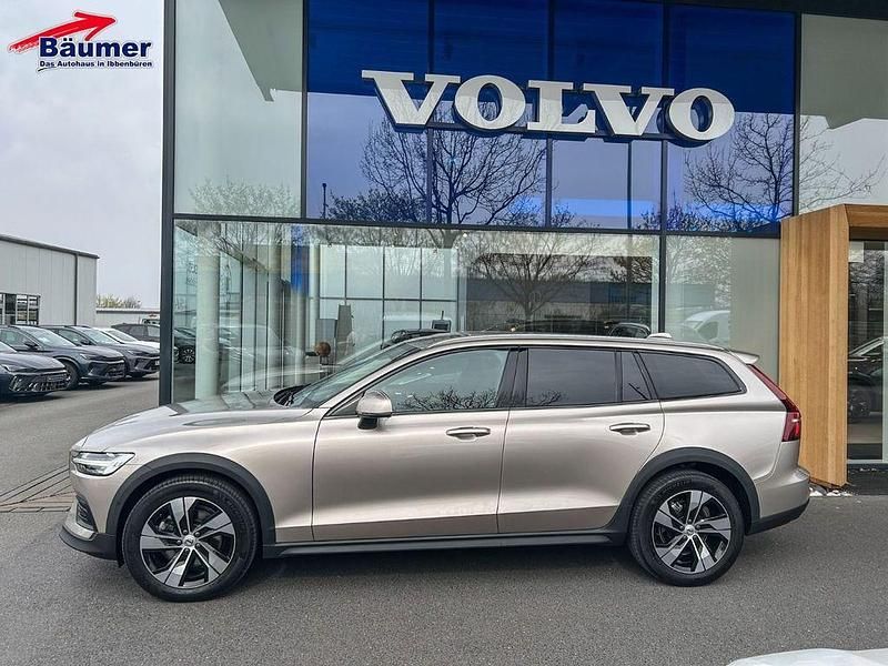 Gebraucht Volvo V60 CC Plus 197 PS (144 kW) 2023 Beige Kombi