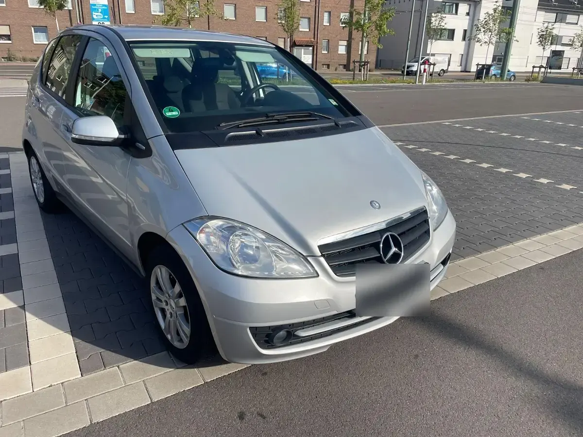 Gebraucht Mercedes A160 95 PS (69 kW) 2011 Silber Kleinwagen