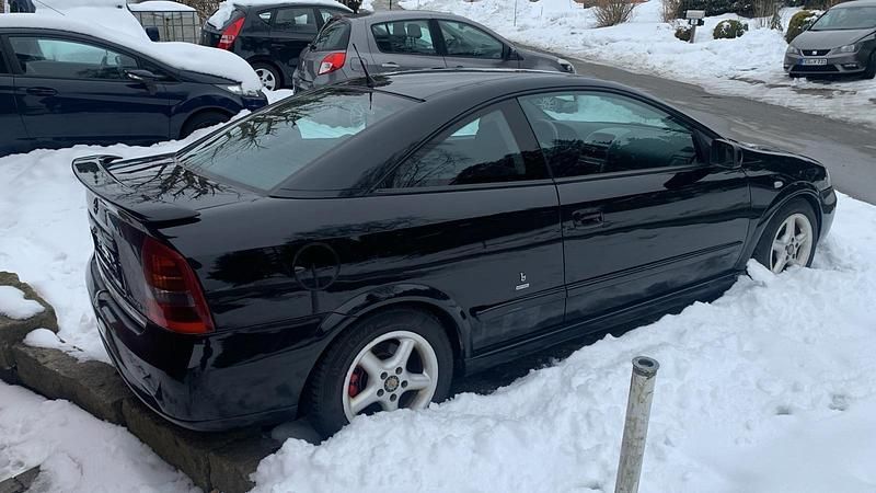 Gebraucht Opel Astra 125 PS (91 kW) 2001 Schwarz Coupé