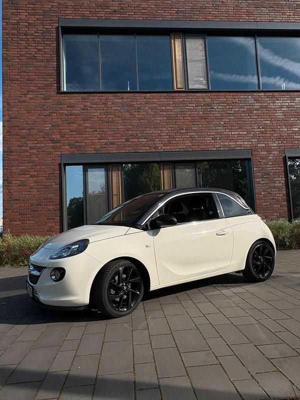 Weiß Gebraucht 2015 Opel Adam Open Air Kleinwagen | 10.750 € (Etwas zu teuer) - Bild 1/4
