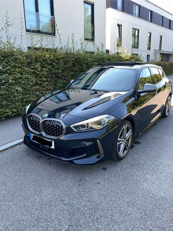 Schwarz Gebraucht 2020 BMW M135 Performance Kleinwagen | 32.200 € (Fairer Preis) - Bild 1/4