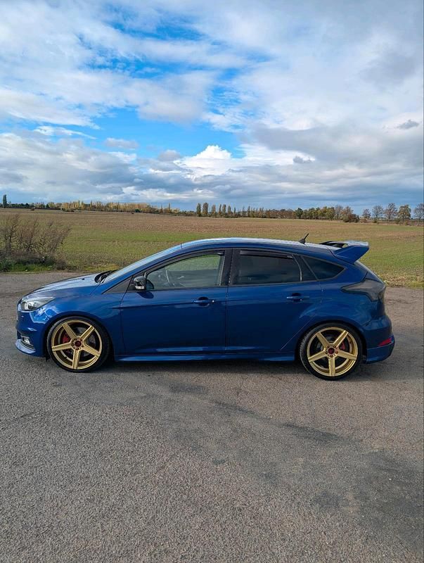 Gebraucht Ford Focus ST 250 PS (183 kW) 2016 Blau Limousine