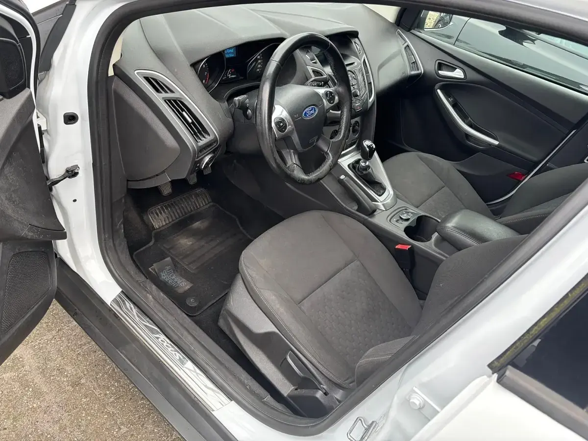 Gebraucht Ford Focus SYNC Edition 125 PS (91 kW) 2014 Weiß Kombi