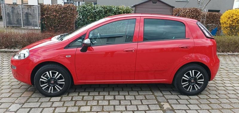 Gebraucht Fiat Punto Young 69 PS (50 kW) 2015 Rot Kleinwagen